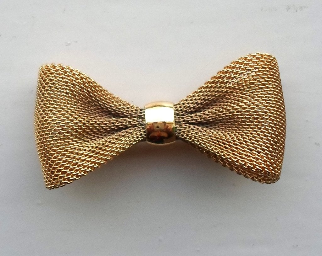 Broche vlinderstrik. Goudkleurig. Diane von Furstenberg, Sieraden, Tassen en Uiterlijk, Broches, Ophalen of Verzenden, Zo goed als nieuw