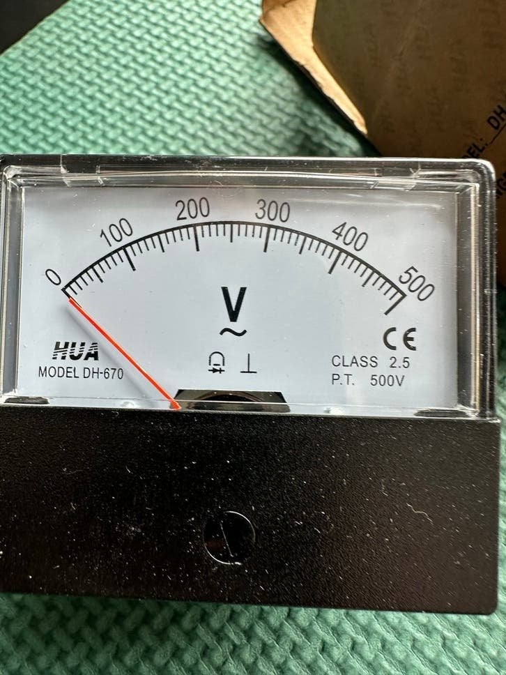 HUA Panel Meter Voltmeter DH-670 500V - Nieuw in doos, Doe-het-zelf en Verbouw, Meetapparatuur, Ophalen of Verzenden, Nieuw, Elektriciteit