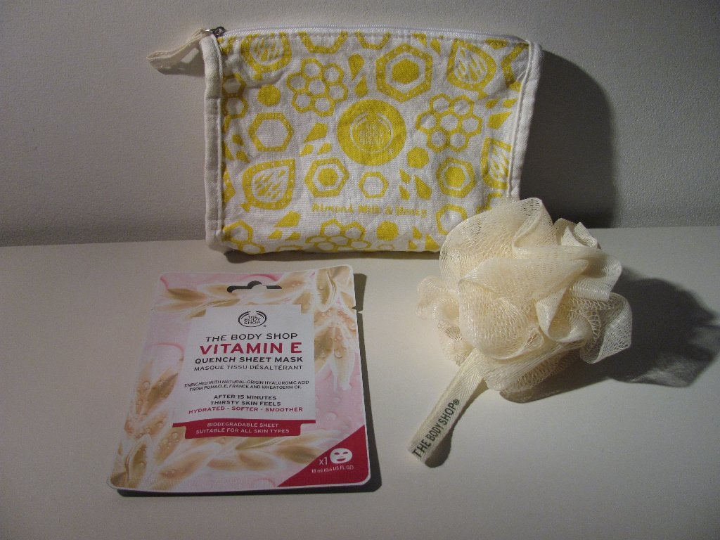 The Body Shop : Tas + Gezichtsmasker + Loofa, Ophalen of Verzenden, Nieuw, Overige typen