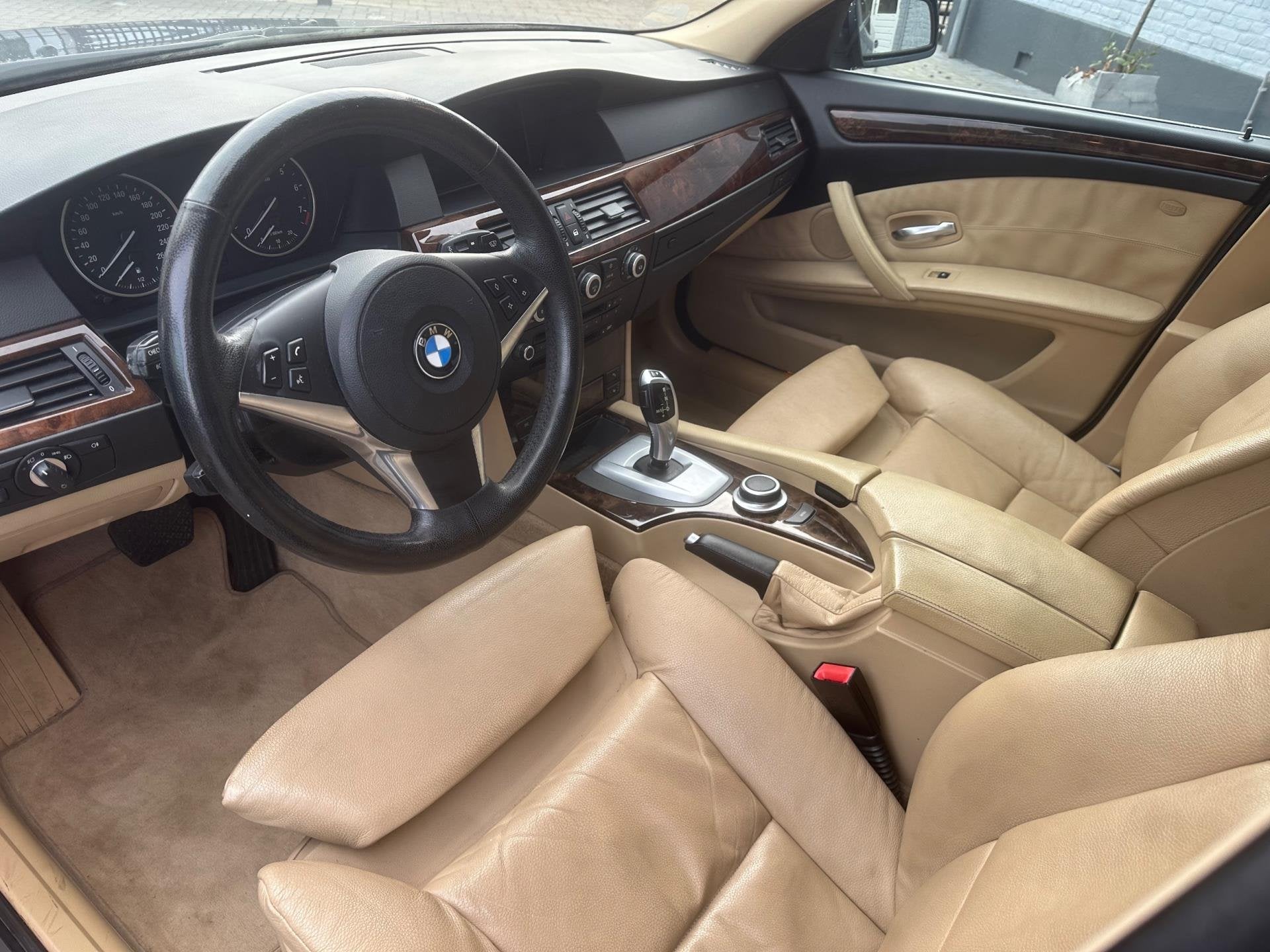 BMW 5-serie Touring 520i | NAVI | LEER | MEMORY |, Automaat, Achterwielaandrijving, Beige, 4 cilinders