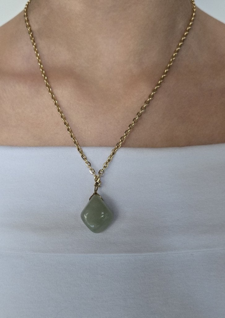 Vintage edelsteen New Jade Serpentijn Hanger 1970 cushion, Sieraden, Tassen en Uiterlijk, Edelstenen, Ophalen of Verzenden, Zo goed als nieuw