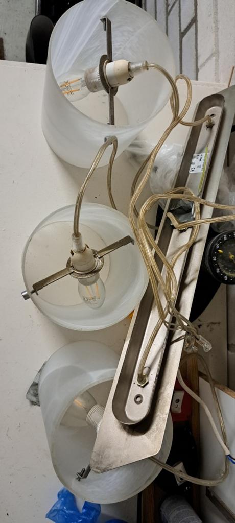 Gratis ophalen; Hanglamp met 3 kapjes, Huis en Inrichting, Lampen | Hanglampen, Ophalen, Gebruikt, Glas, Minder dan 50 cm