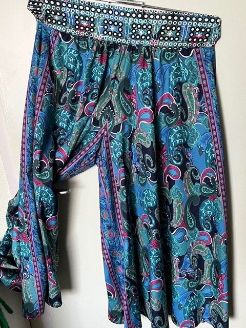 Broek / (rok) met wijde pijpen maat 42, Meerkleurig, Maat 42/44 (L), Ophalen of Verzenden, Zo goed als nieuw