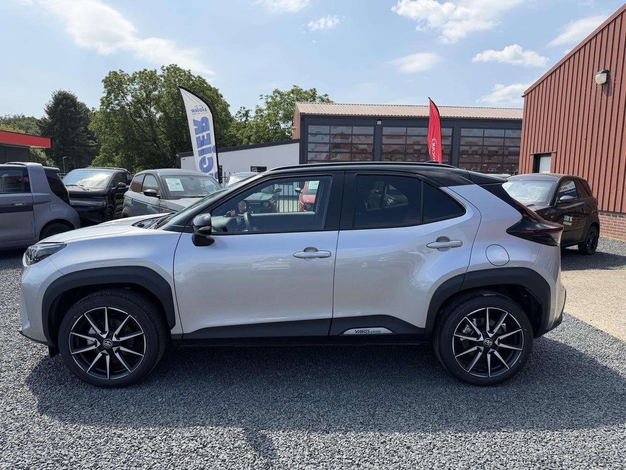 Toyota Yaris Cross HEV 1.5 130PK GR SPORT (bj 2026), Auto's, Metallic lak, Gebruikt, Zwart, Met garantie (alle)