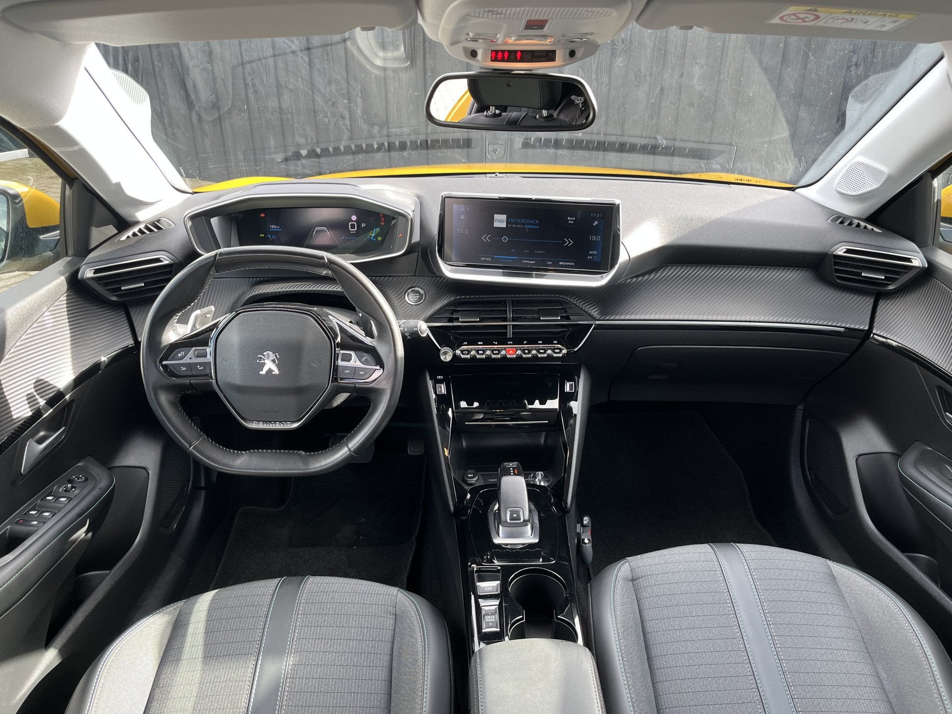 Peugeot 208 1.2 PureTech Blue Lease Allure Automaat / Camera, Auto's, Peugeot, 101 pk, Gebruikt, Euro 6, Met garantie (alle)