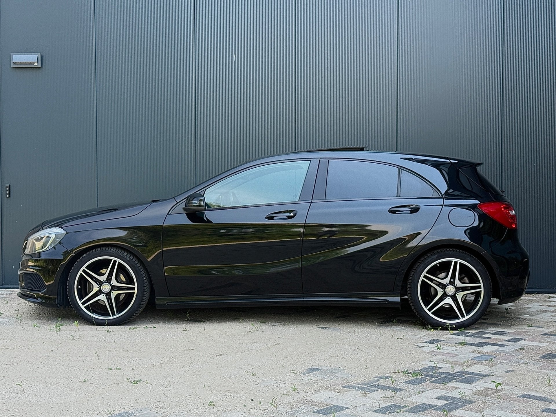 Mercedes-Benz A-klasse 180 AMG/in/exterieur, Panorama/Dak, N, Auto's, Mercedes-Benz, Gebruikt, 4 cilinders, 19 km/l, 695 kg