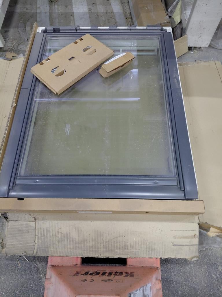 VELUX DAKRAAM 94X118CM, Ophalen, 80 tot 120 cm, 80 tot 120 cm, Nieuw