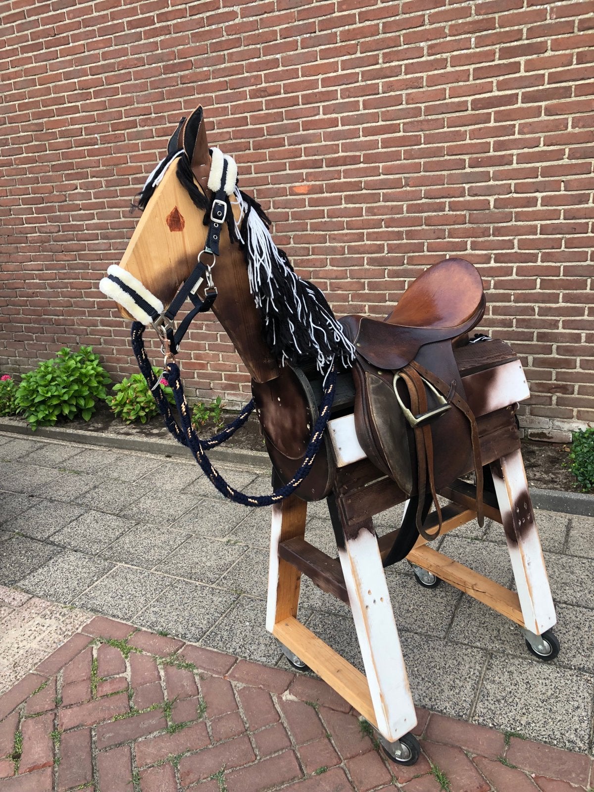 Uniek houten speelpaard met echt zadel, Kinderen en Baby's, Speelgoed | Houten speelgoed, Ophalen, Gebruikt, Rij- of Hobbelspeelgoed