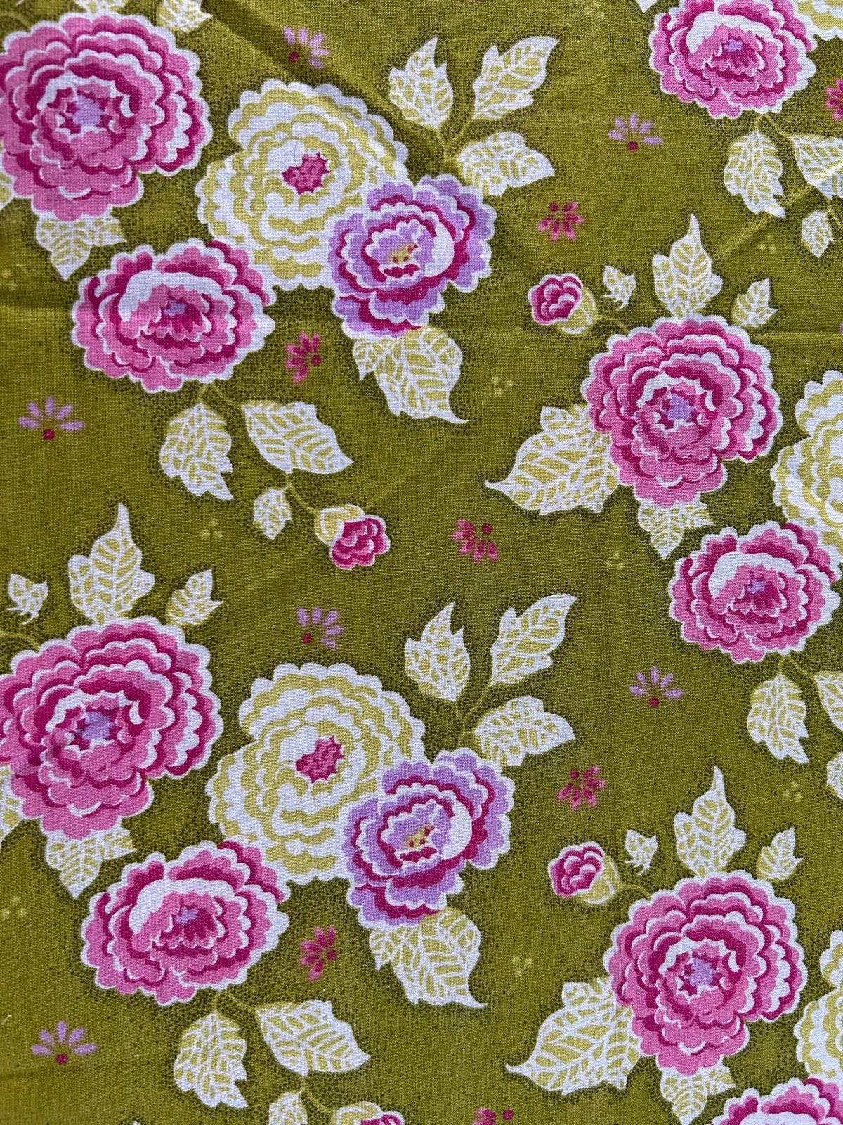 Groene katoenen stof met rozen in retro stijl, Hobby en Vrije tijd, Gebruikt, Ophalen of Verzenden, 30 tot 120 cm, Katoen