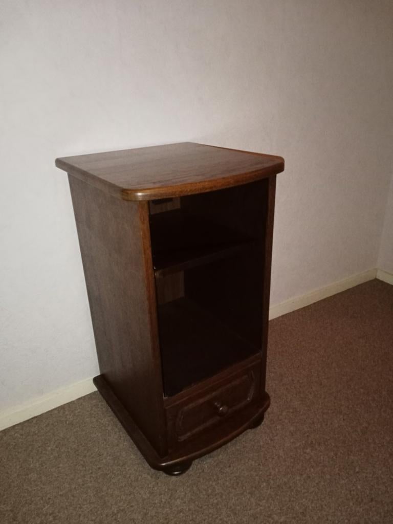 Mooi donker eiken vitrine/ radio kastje  met een glazen deur, Ophalen, Gebruikt
