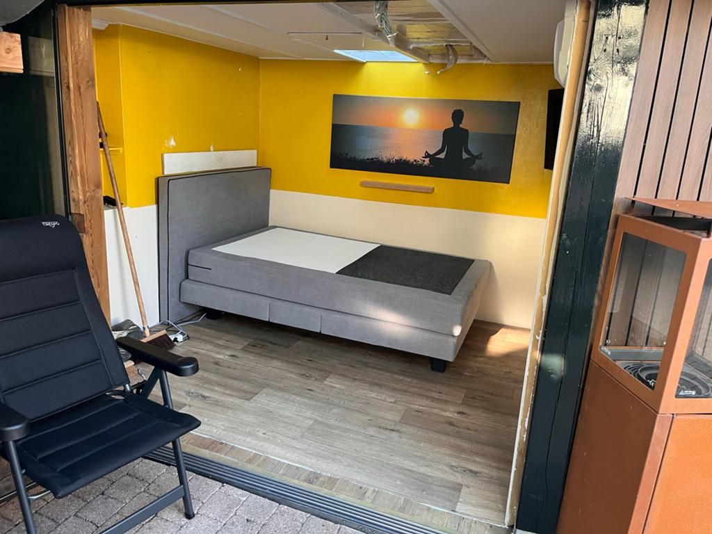 Verstelbaar senioren bed met afstandsbediening, Huis en Inrichting, Slaapkamer | Bedden, Zo goed als nieuw, Twijfelaar, 120 cm