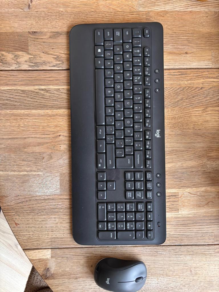 Logitech K540 Draadloos Toetsenbord en Muis Combi, Ophalen, Toetsenbord en muis-set, Zo goed als nieuw, Draadloos