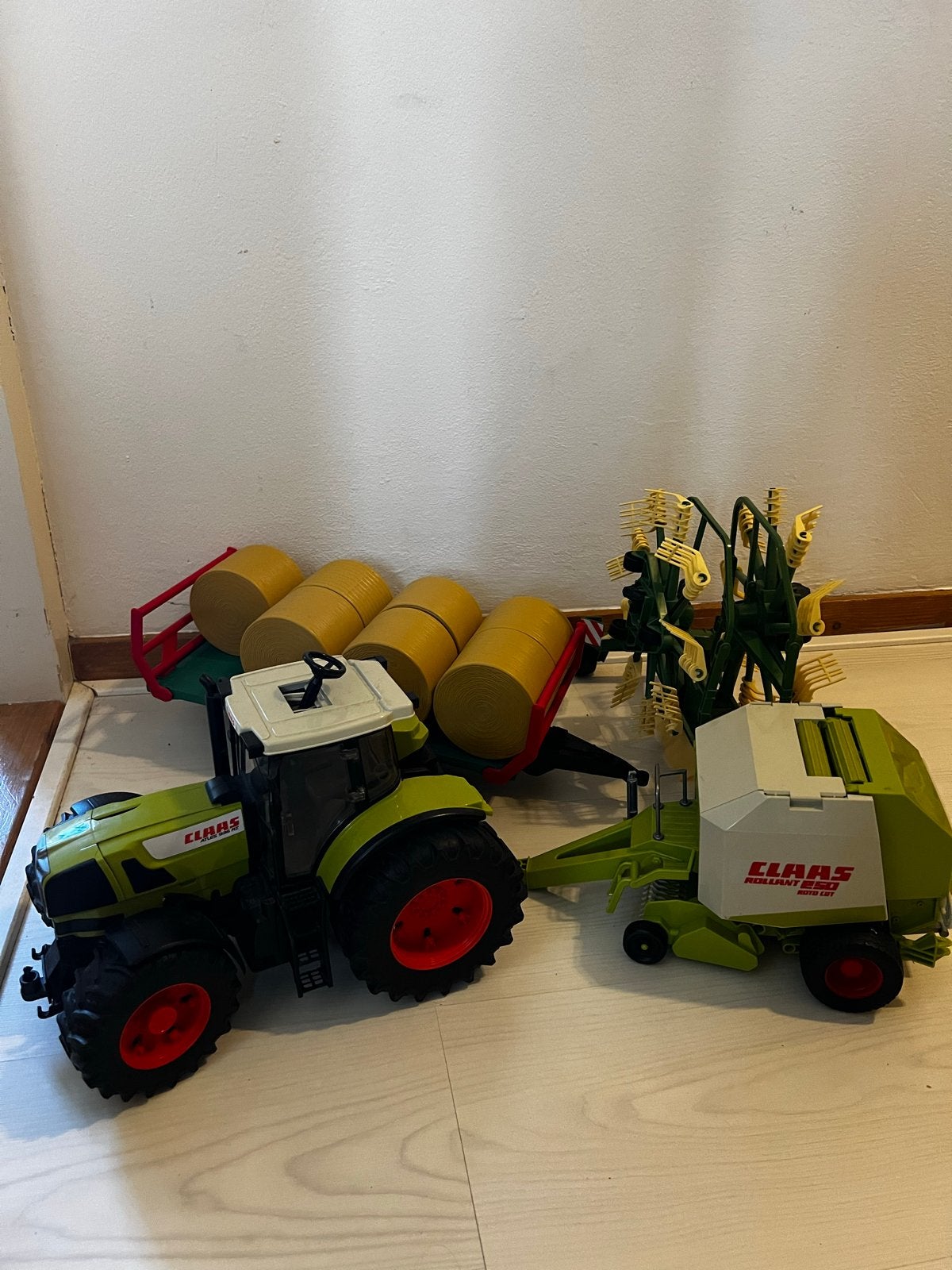 Bruder Claas set met oa trekker, balenpers, schudder, Ophalen of Verzenden, Gebruikt