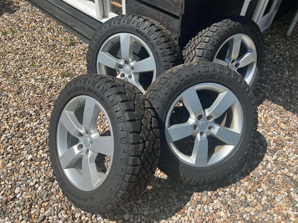 4x Goodyear Wrangler Mud-Terrain banden + velgen 255-60-R20, Auto-onderdelen, Banden en Velgen, Ophalen, Gebruikt, 255 mm, Banden en Velgen