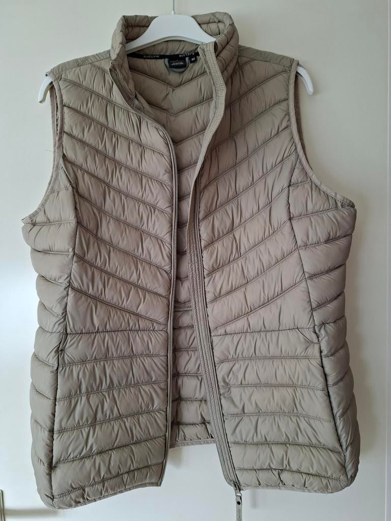 Kjelvik Bodywarmer Dames Zandkleur Maat 46, Beige, Maat 46/48 (XL) of groter, Ophalen of Verzenden, Zo goed als nieuw