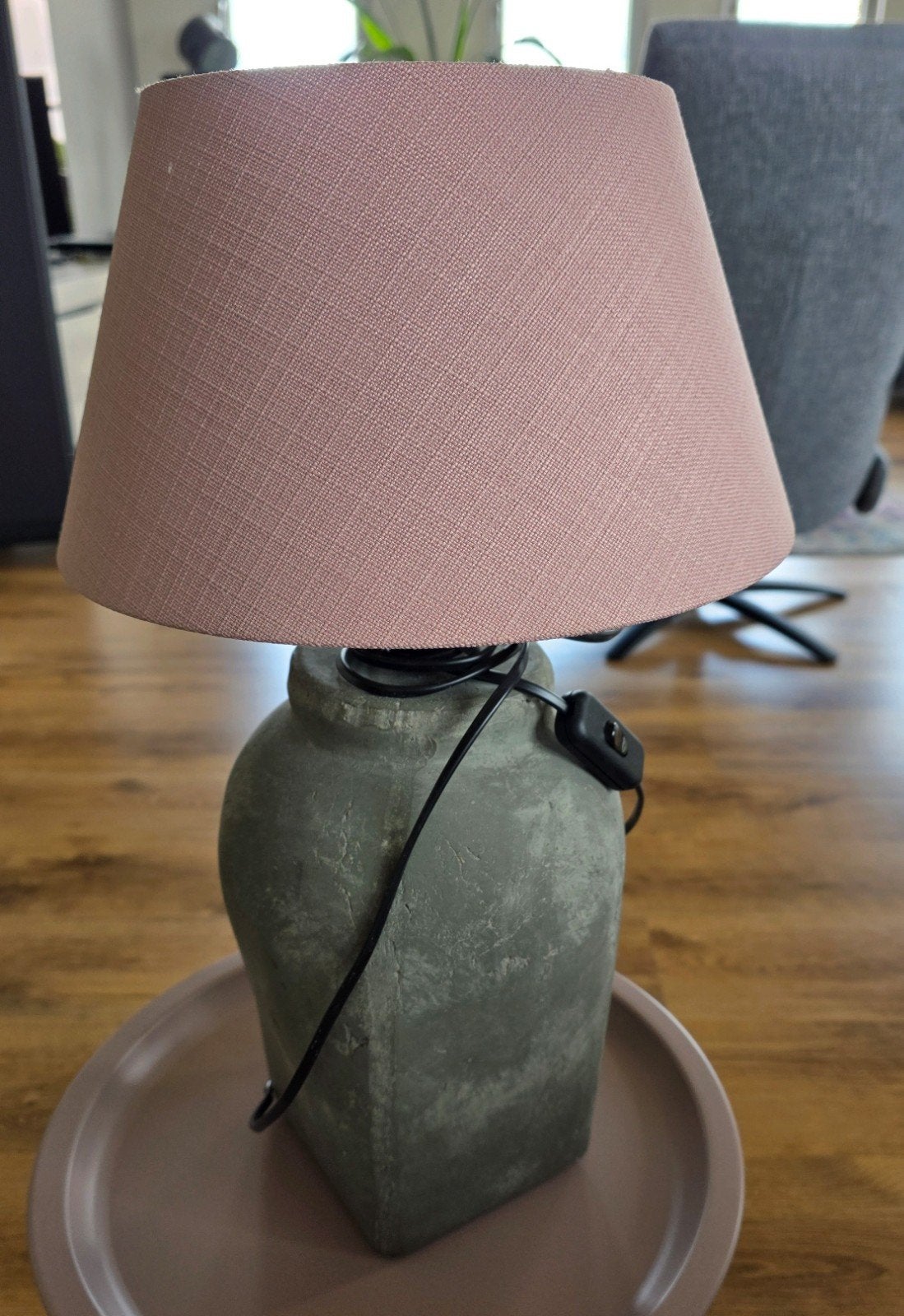 Tafellamp beton oud roze met kap, Gebruikt, Tafellamp, Rond, Roze