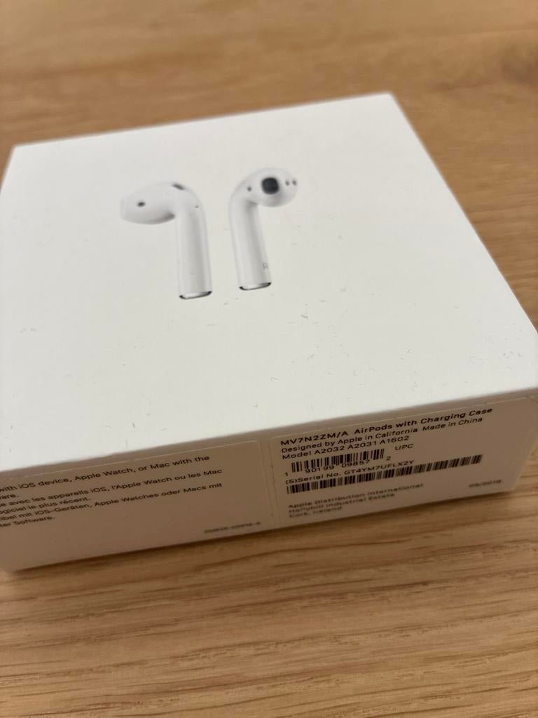 Apple AirPods oplaadcase en rechter oortje (links defect, Ophalen of Verzenden, Gebruikt