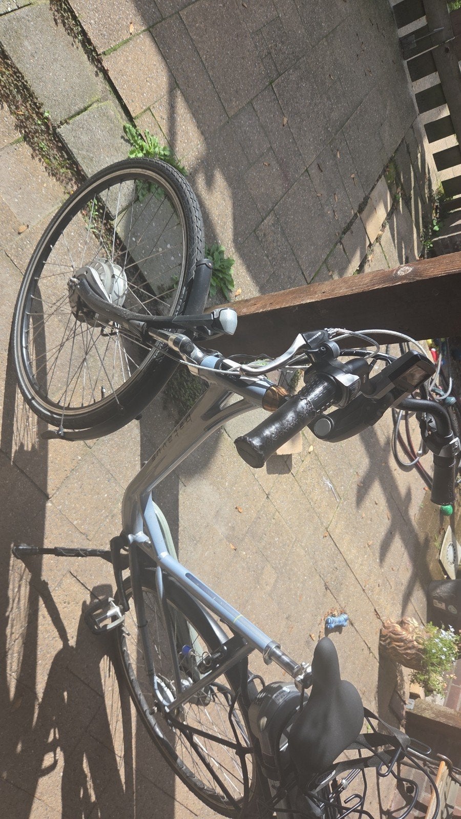Batavus E-bike met voorwielmotor en achterdrager