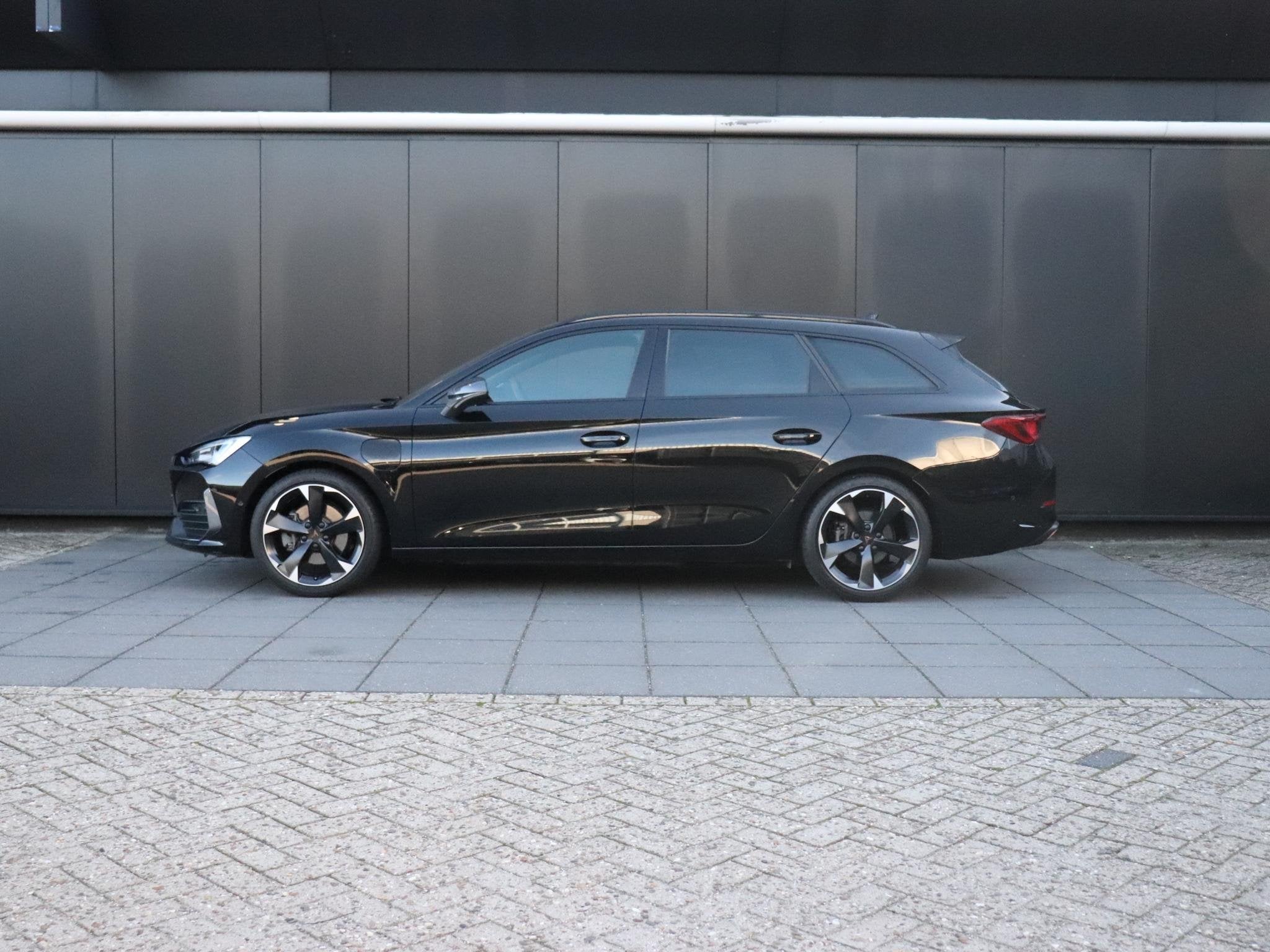 CUPRA Leon Sportstourer 1.4 e-Hybrid Business | MEMORY | CAM, Auto's, Gebruikt, 4 cilinders, 1589 kg, Leon