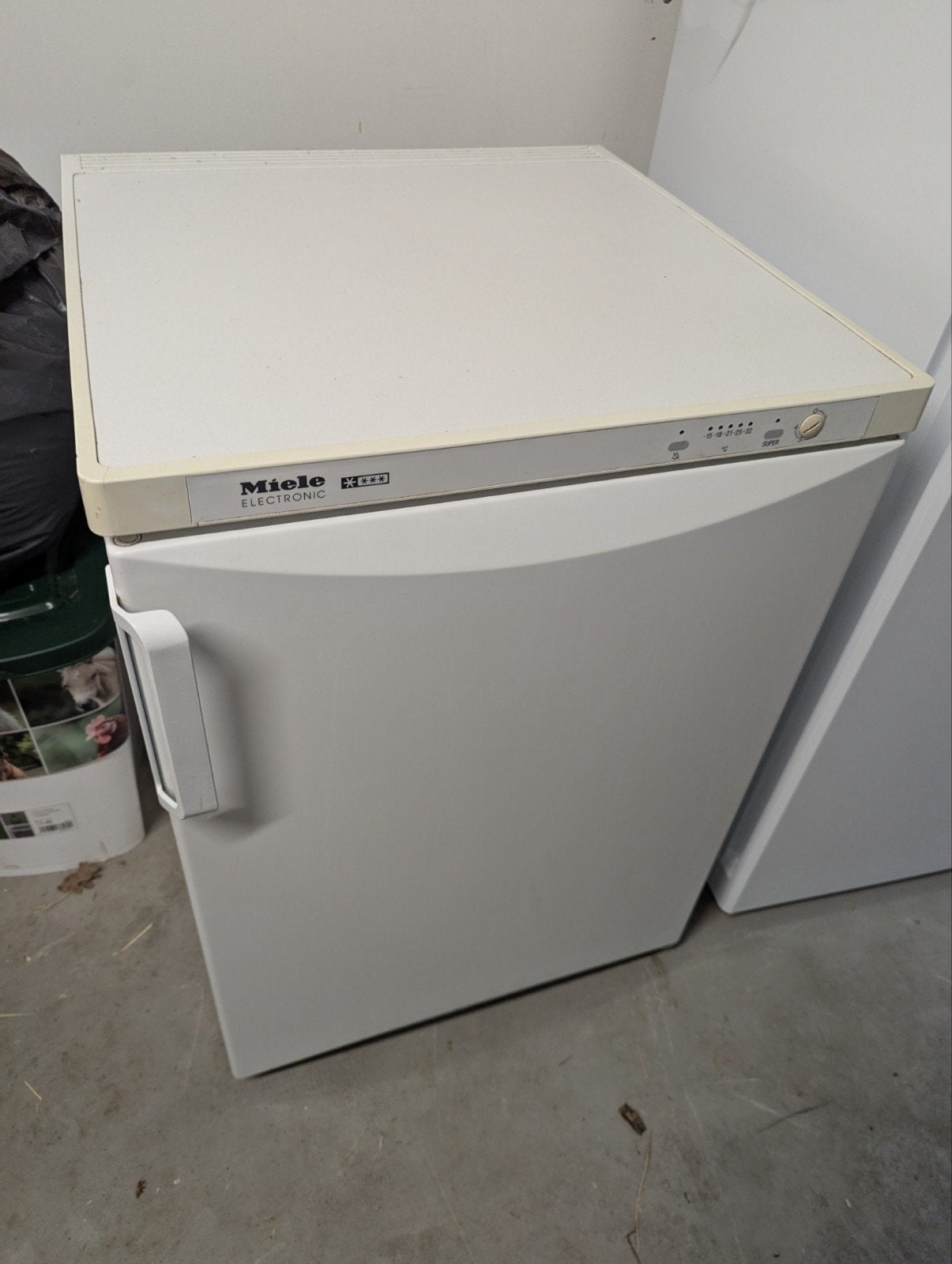 MIELE tafelmodel vriezer, Witgoed en Apparatuur, Ophalen, Gebruikt, Minder dan 85 cm, 100 tot 150 liter