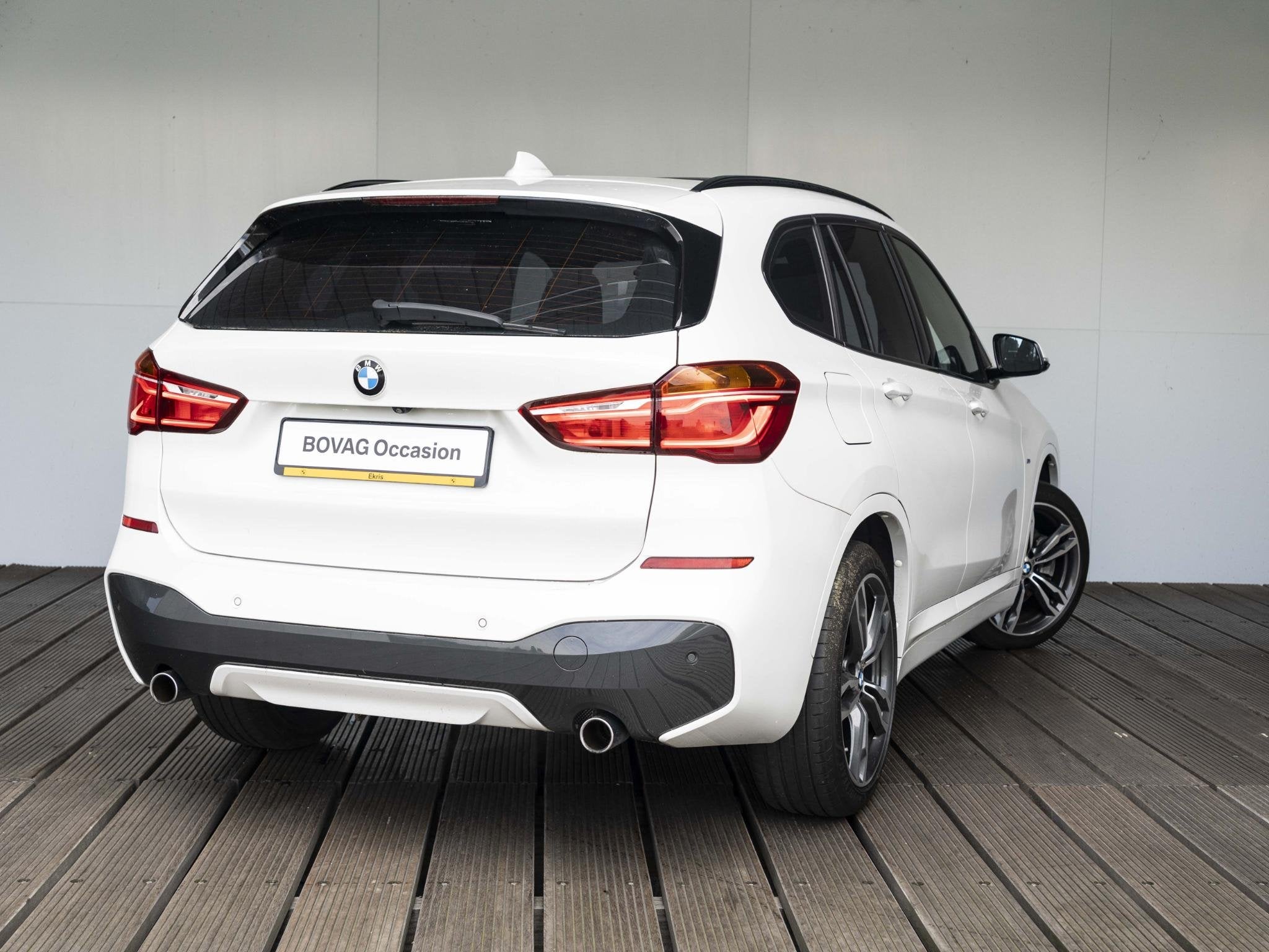 BMW X1 xDrive20i | High Executive | M Sportpakket | Achterui, Auto's, BMW, 1998 cc, Stof, Gebruikt, Wit