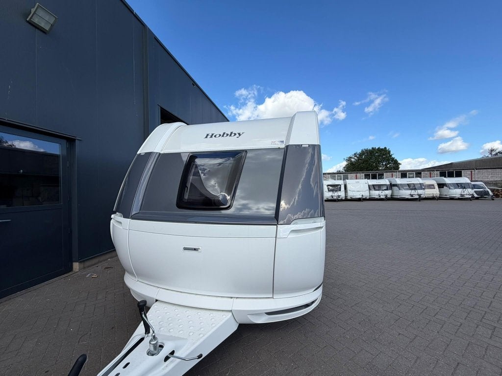 Hobby De Luxe 460 UFE Model 2027 en 1500 kg as!, Rondzit, Hobby, Overige typen, Tot en met 4