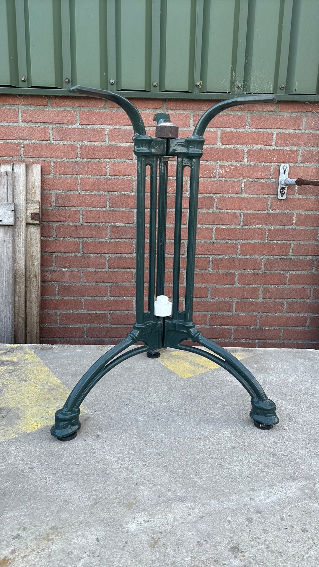 Gietijzeren onderstel tuintafel, Ophalen