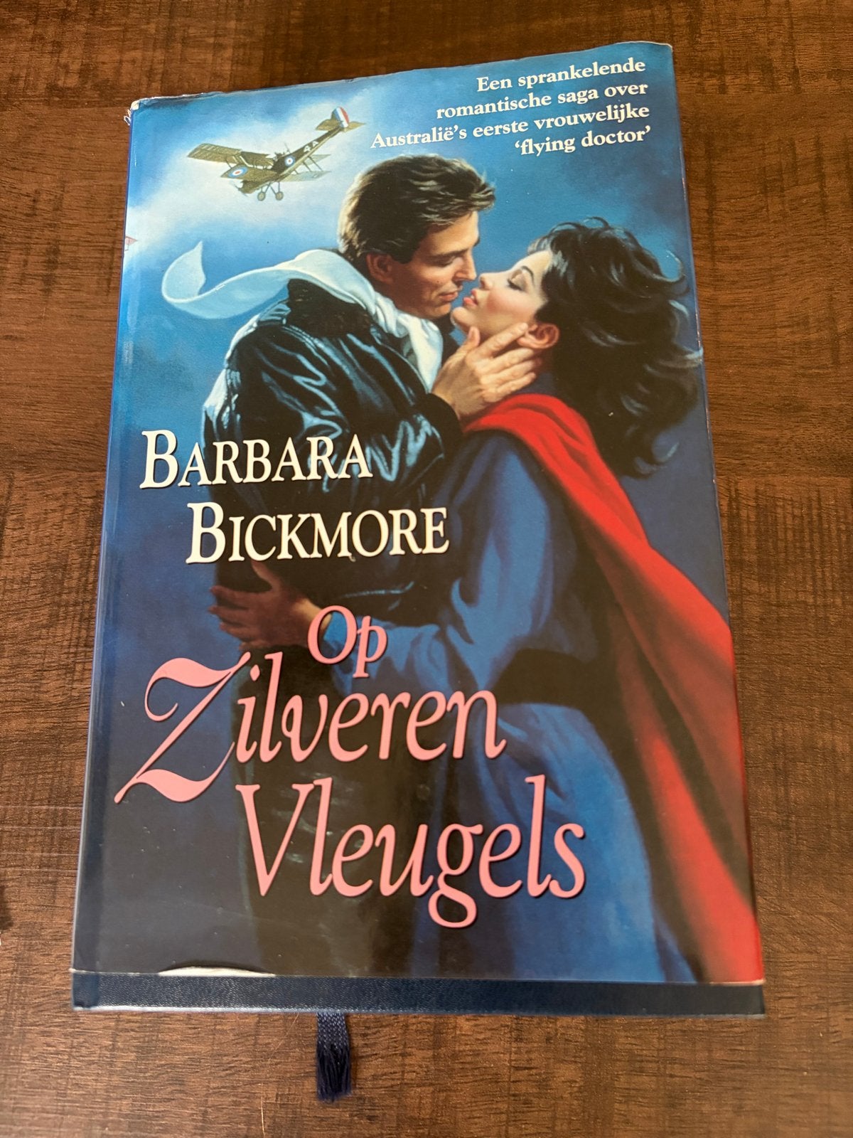 Op Zilveren Vleugels - Barbara Bickmore, Boeken, Ophalen of Verzenden, Gelezen, Nederland