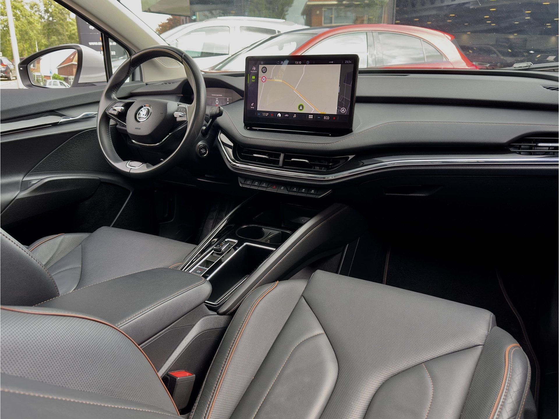 Skoda Enyaq iV 80 PANODAK LEDER NAVI CAMERA APPLE-CARPLAY DI, Auto's, Dealer onderhouden, Achterwielaandrijving, Gebruikt, Wit