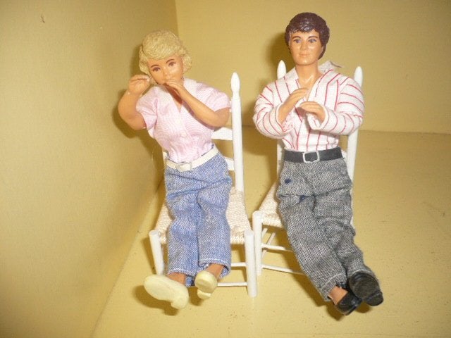Mie18<> 2 oude buigpopjes jongen en meisje, Ophalen of Verzenden, Zo goed als nieuw, Poppenhuis