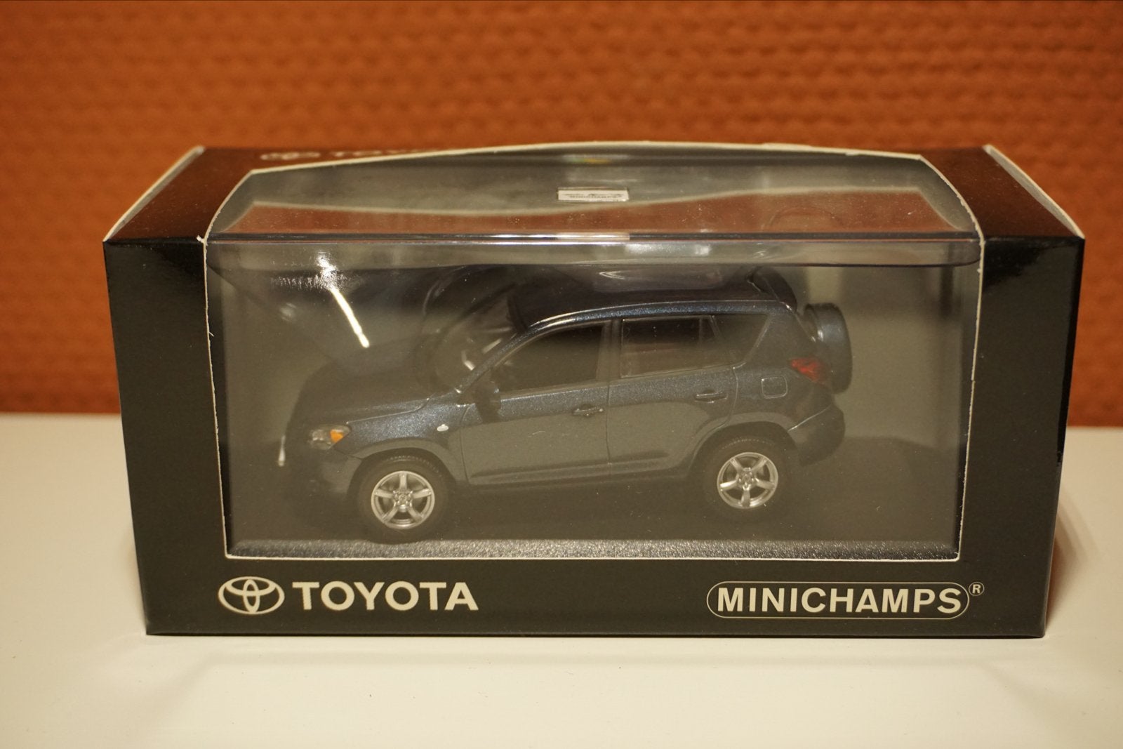 Foto 10 van Minichamps Toyota Modelauto's - Diverse Modellen