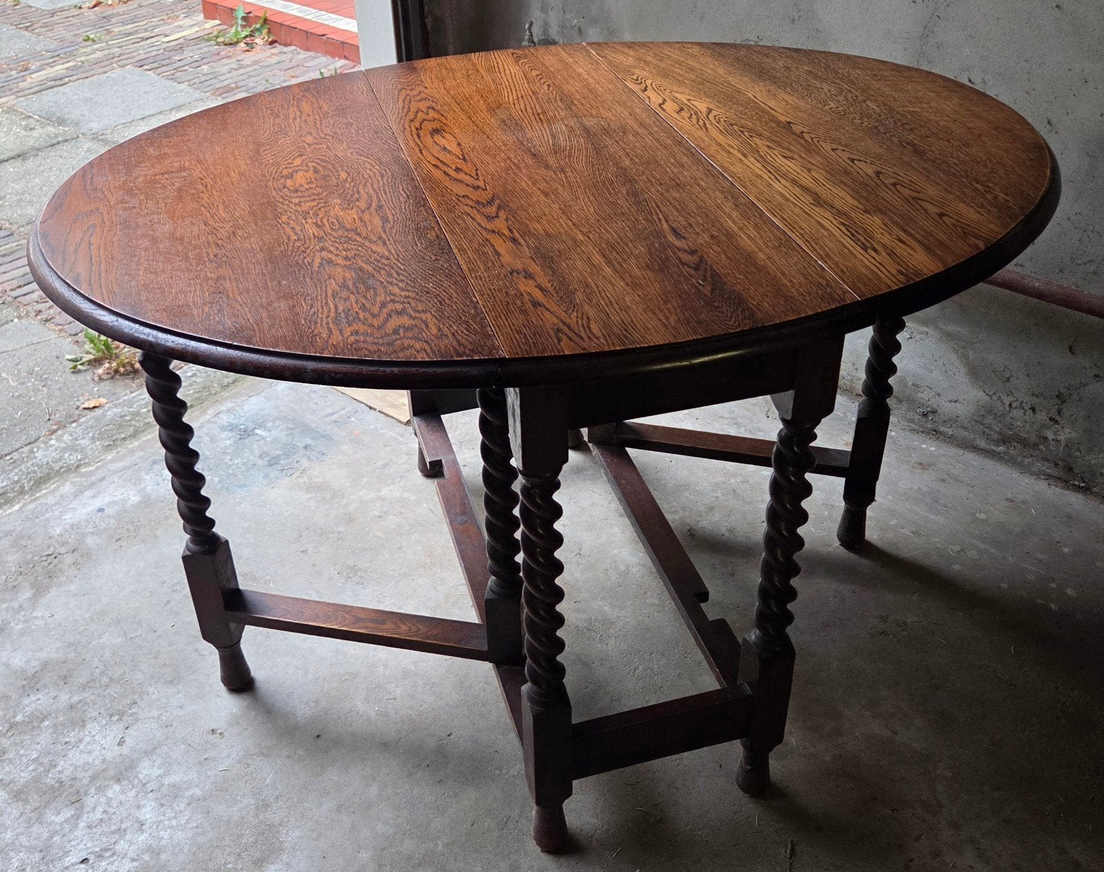 Antieke, eiken hangoor eettafel, Ophalen