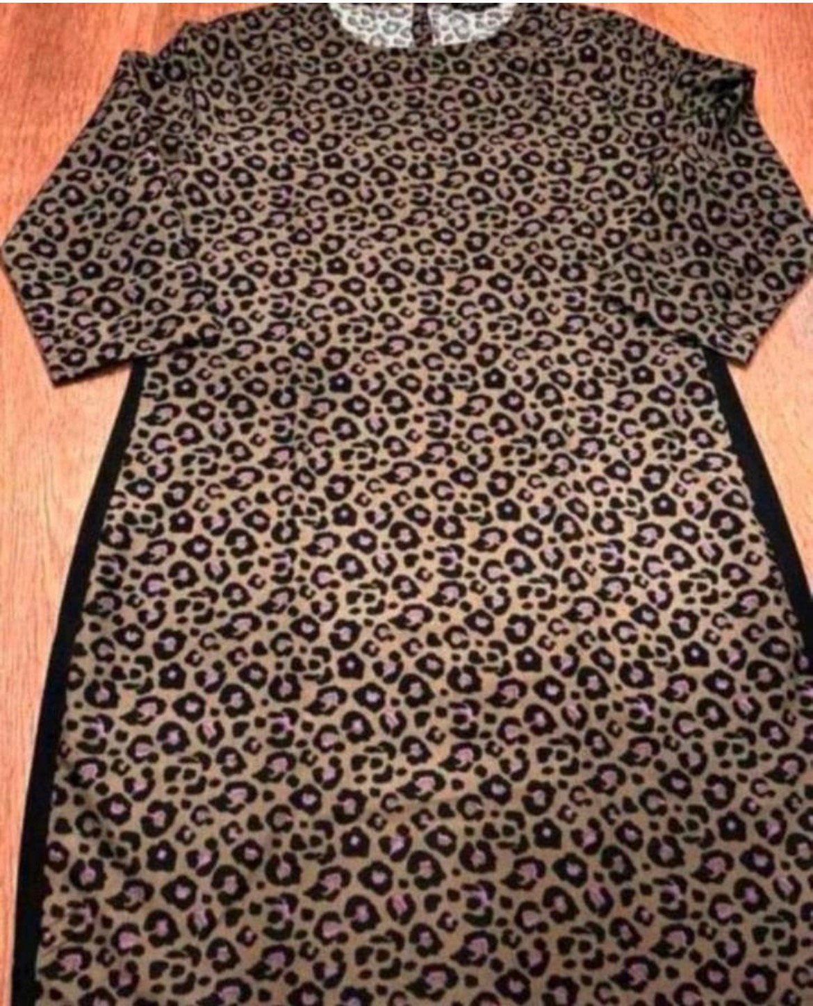 Dames jurk maat M panterprint, Kleding | Dames, Jurken, Zo goed als nieuw, Maat 38/40 (M), Groen, Boven de knie, Ophalen of Verzenden