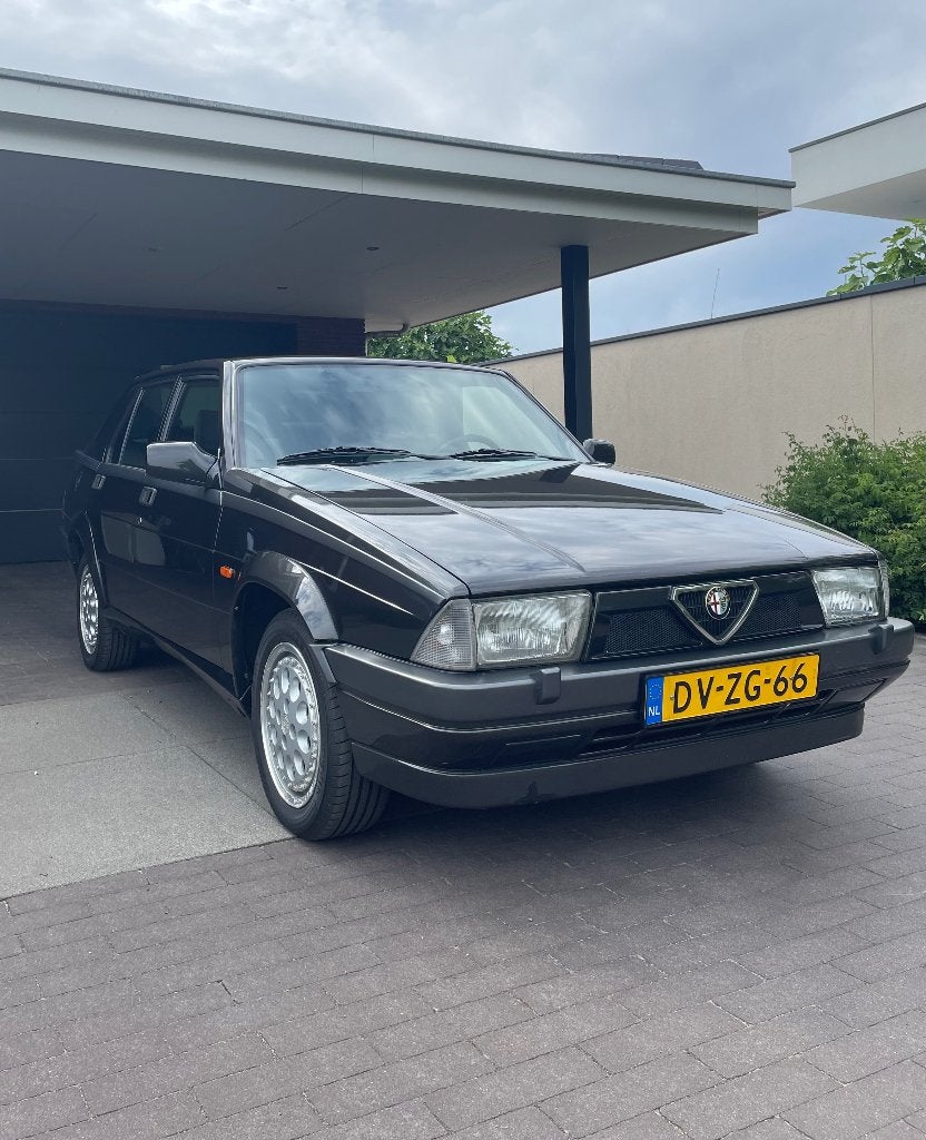 Alfa Romeo 75 1.8 IE KAT U9 1992 Zwart, Auto's, Alfa Romeo, Particulier, Benzine, Sedan, Handgeschakeld, Origineel Nederlands