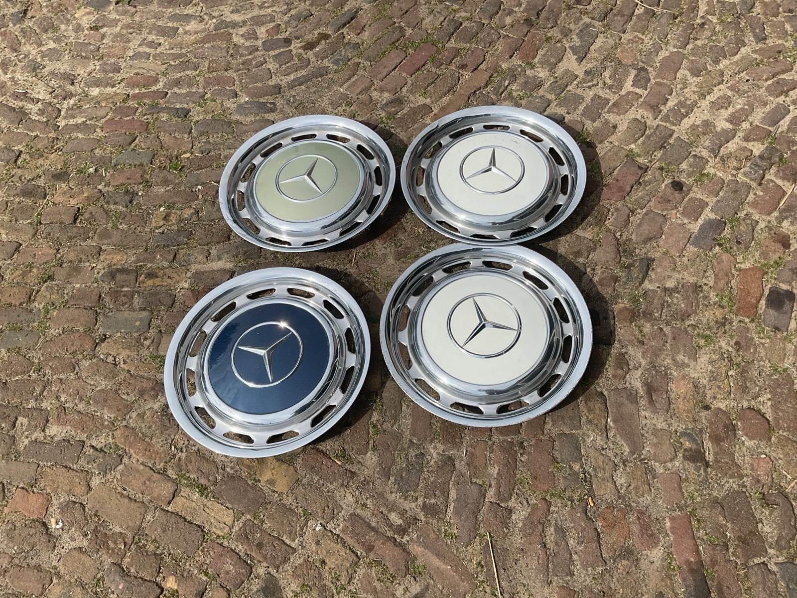 Set van 4 Mercedes-Benz wieldoppen, diverse kleuren, Ophalen of Verzenden, Gebruikt