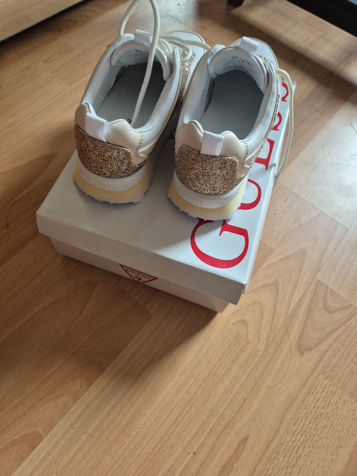 Guess witte sneakers, Guess, Wit, Nieuw, Ophalen of Verzenden