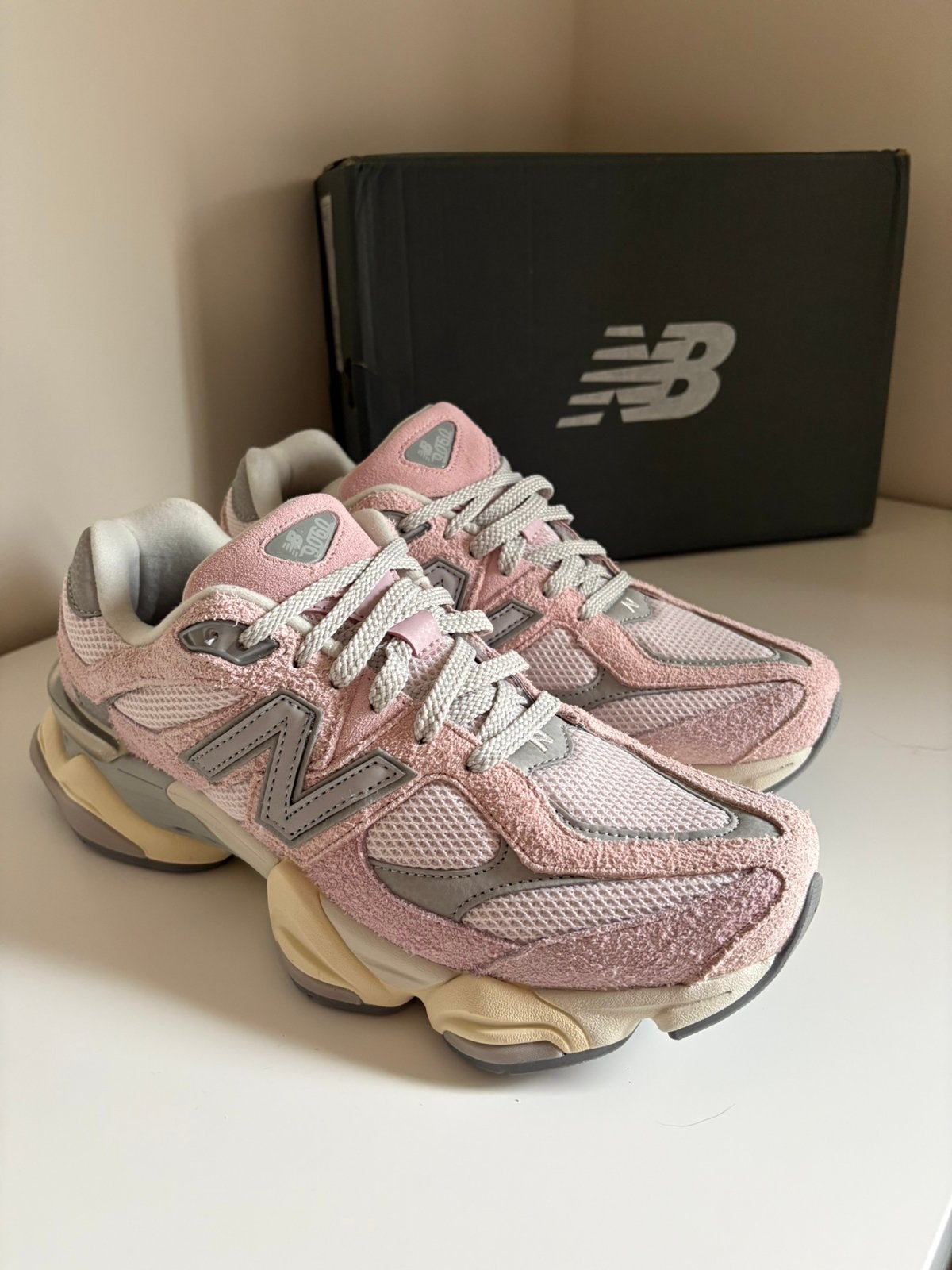 New balance 9060 “December Sky” maat 43, Kleding | Dames, Schoenen, Nieuw, Sneakers of Gympen, Roze, Ophalen of Verzenden
