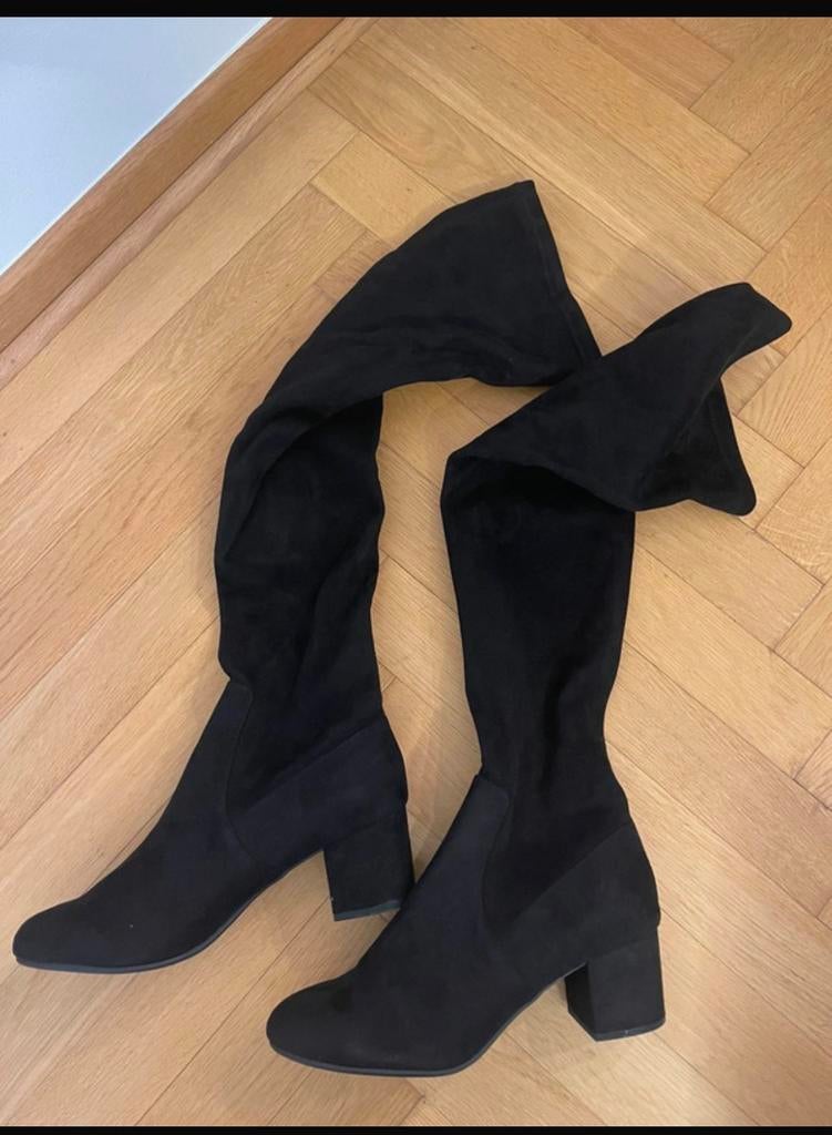 Steve Madden zwarte suède overknee laarzen maat 42, Kleding | Dames, Schoenen, Ophalen of Verzenden, Zo goed als nieuw, Zwart