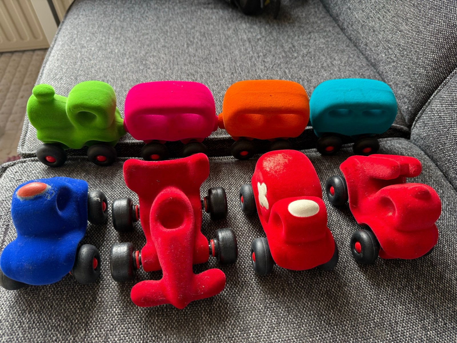 Rubbabu Set van 8 Speelgoedauto's en Trein, Kinderen en Baby's, Ophalen, Gebruikt