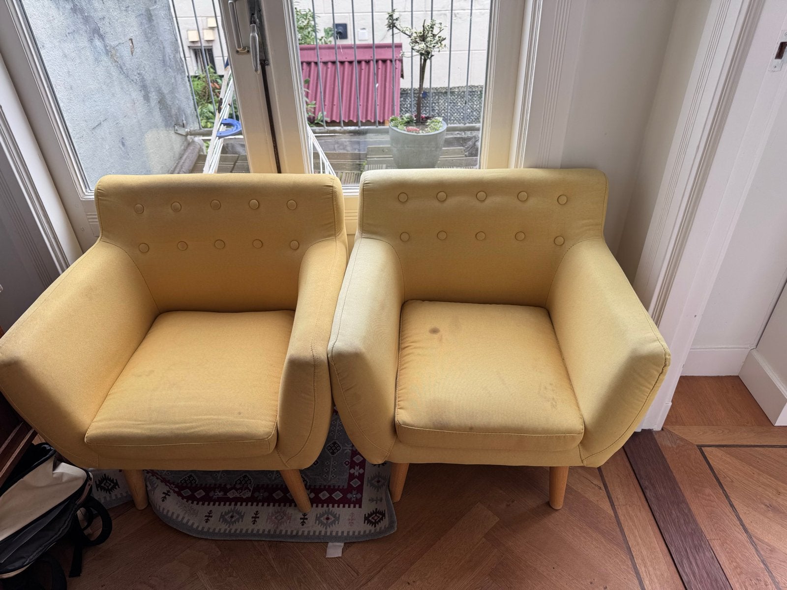 Twee leuke kleine fauteuils - Geel, Huis en Inrichting, Ophalen, Gebruikt, Minder dan 75 cm, Stof