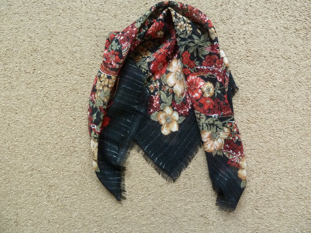 Zuiver wollen sjaal splinternieuw, Kleding | Dames, Ophalen of Verzenden, Nieuw, Maat 46/48 (XL) of groter, Sjaal