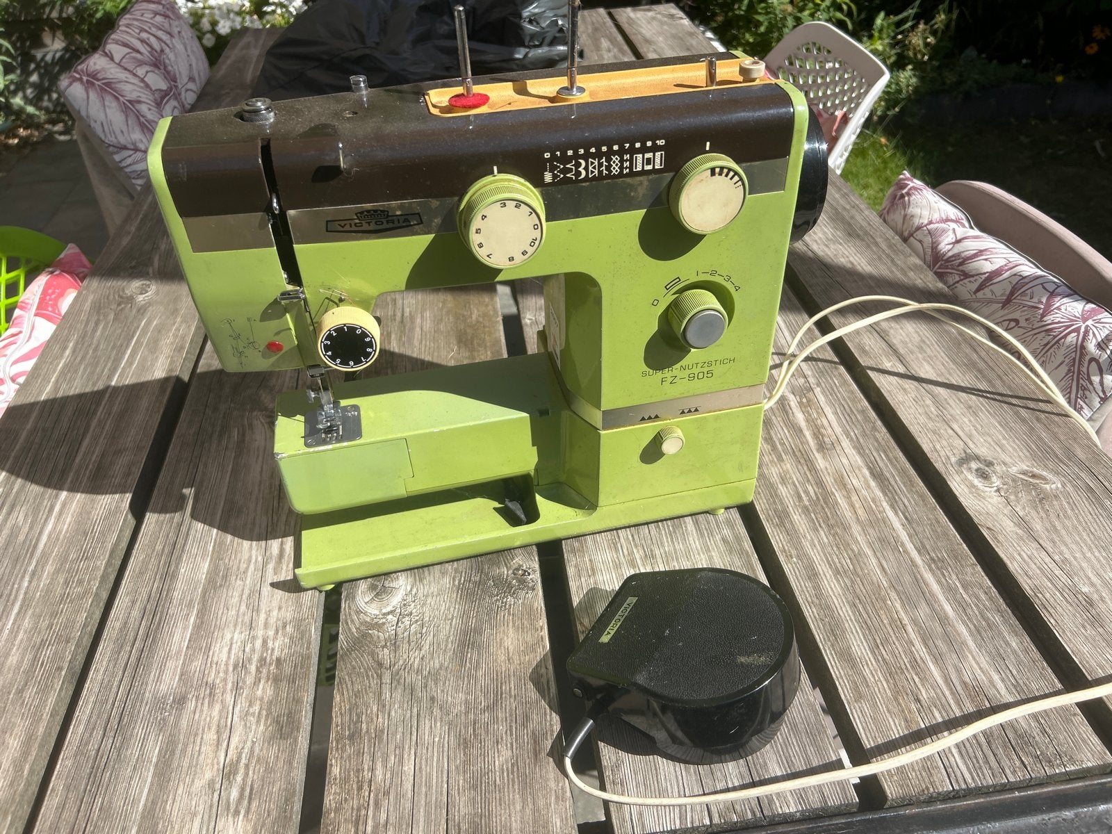 Vintage Victoria Naaimachine - Groen, met voetpedaal, Hobby en Vrije tijd, Naaimachines en Toebehoren, Ophalen, Gebruikt, Naaimachine