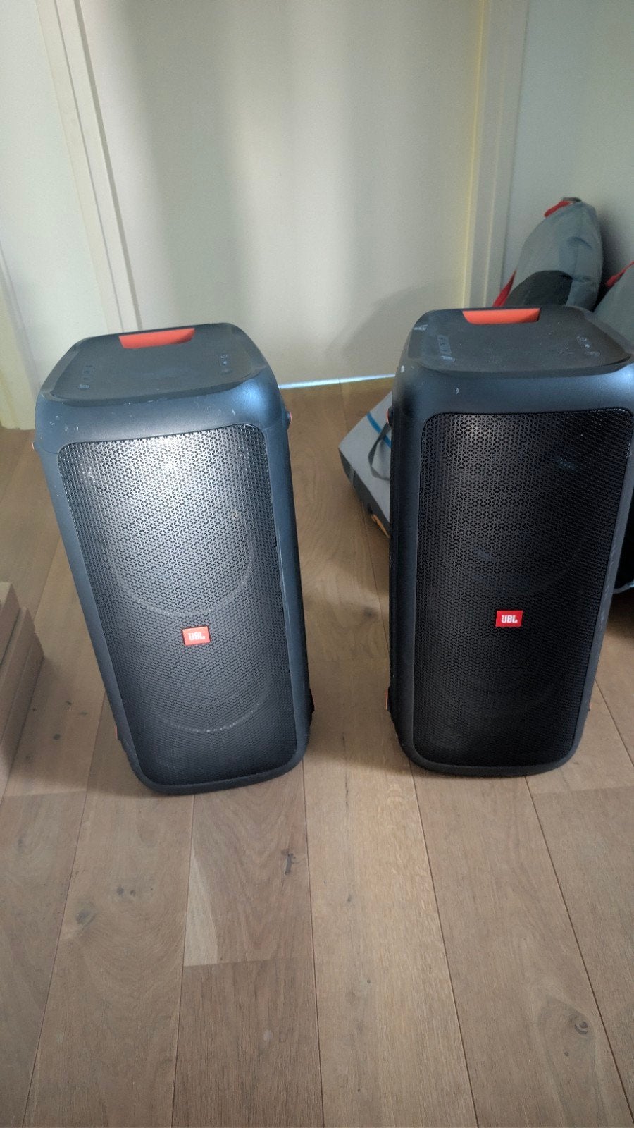 2 jbl partybox 300, prima staat, topgeluid met mics mogelijk, Ophalen, JBL