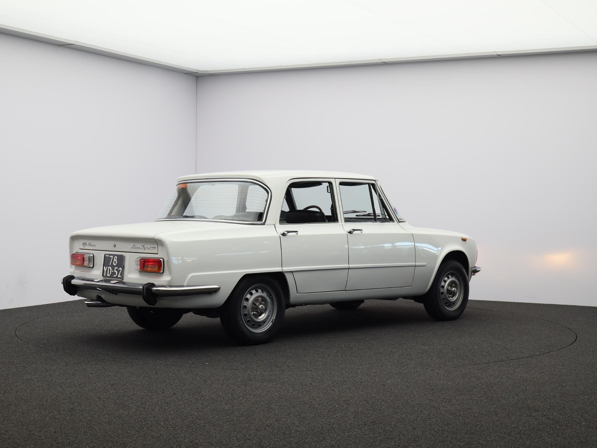 Alfa romeo Giulia super nuova 1300, Auto's, Oldtimers, Stof, Zwart, Wit, Bedrijf