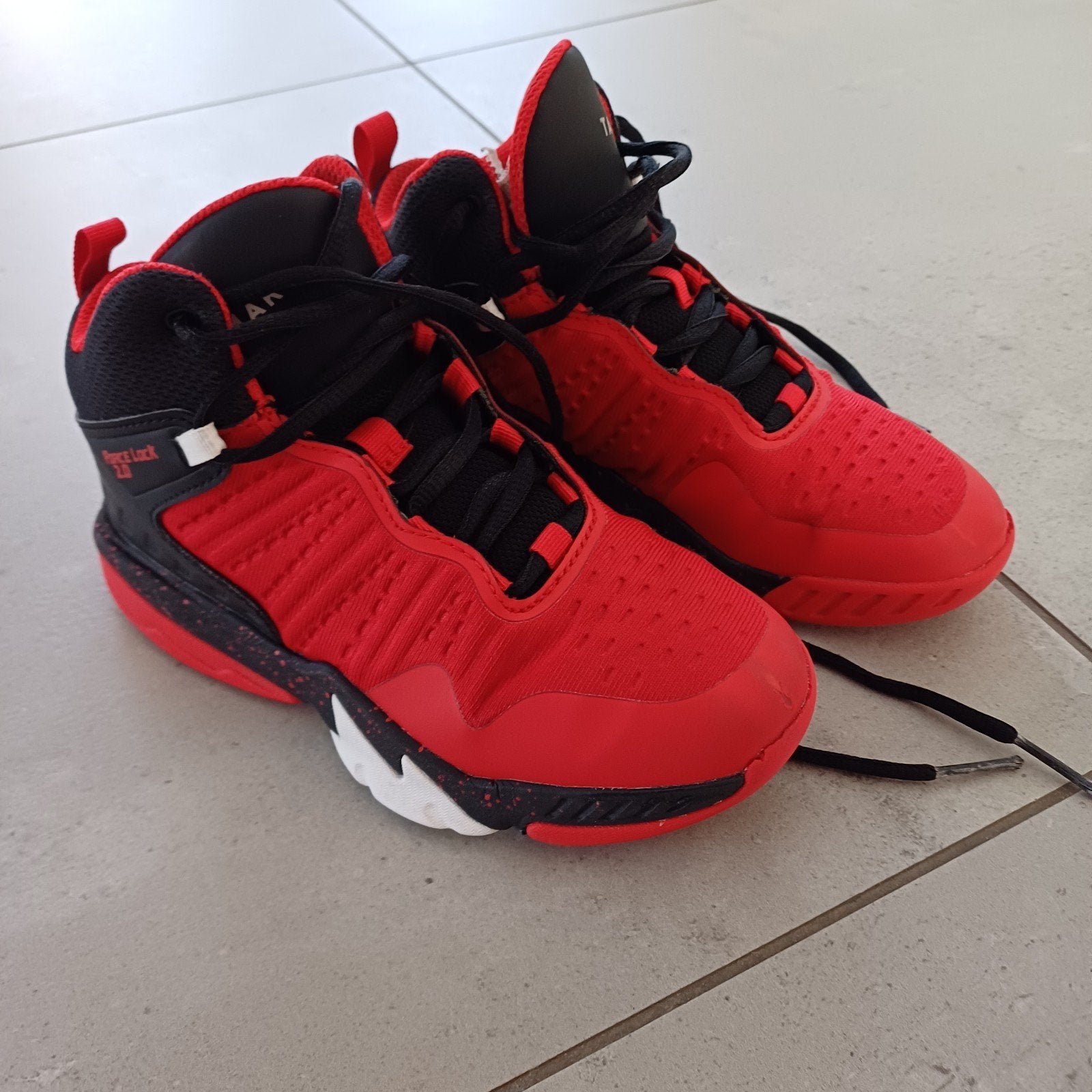 Maat 34 Tarmak Force Lock 1.2 basketbalschoenen rood/zwart., Sport en Fitness, Ophalen, Gebruikt, Schoenen