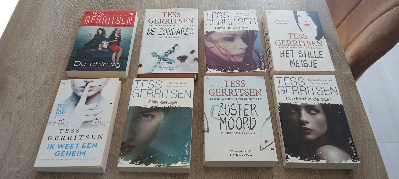 8 Tess Gerritsen Thrillers boeken zustermoord de chirurg, Ophalen of Verzenden, Gelezen, Tess Gerritsen