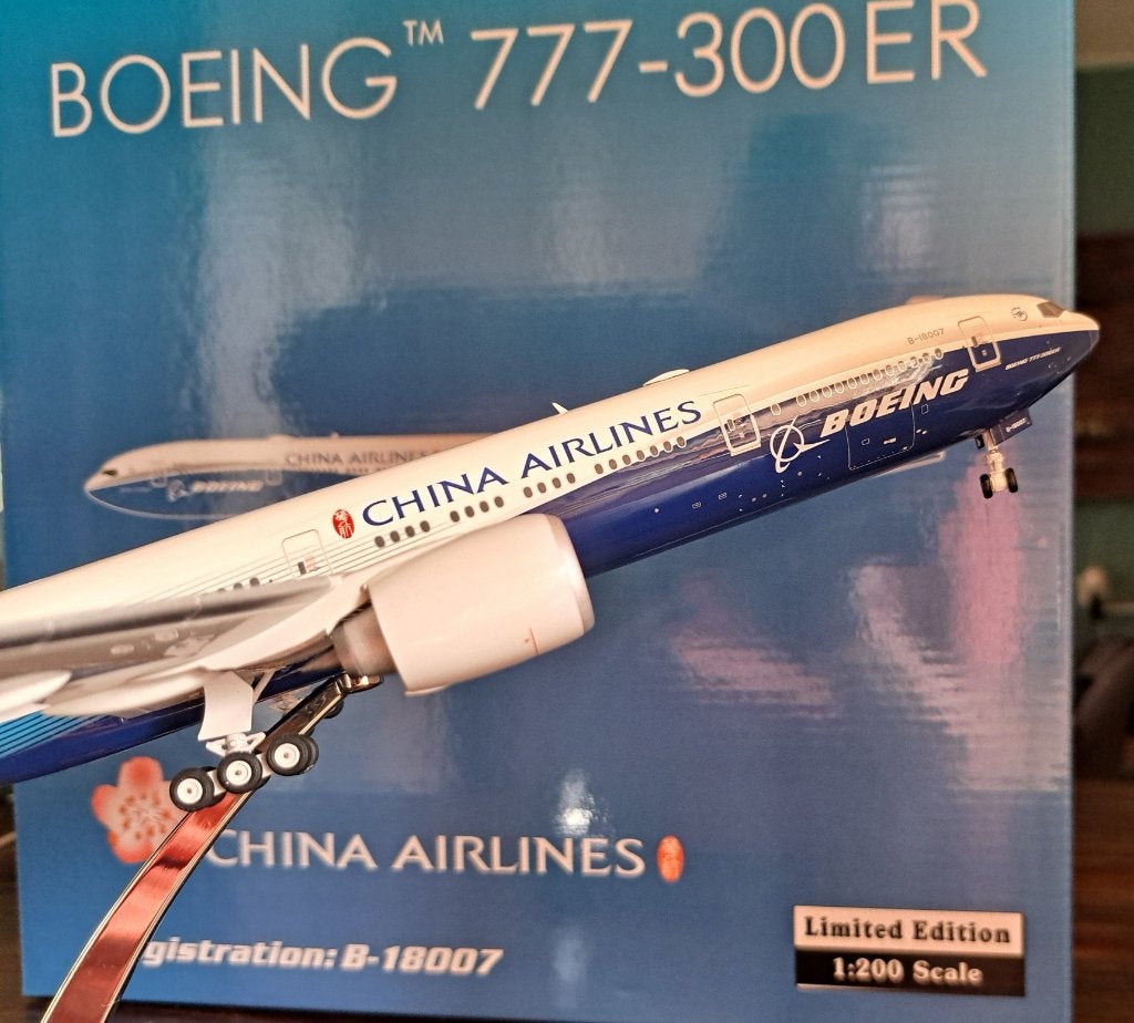 China Airlines Boeing 777-309/ER, Verzamelen, Ophalen of Verzenden, Zo goed als nieuw, Schaalmodel