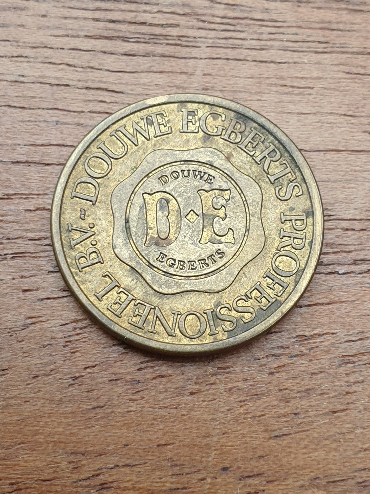 Koffie munt Douwe Egberts (K6), Postzegels en Munten, Penningen en Medailles, Ophalen of Verzenden, Overige materialen