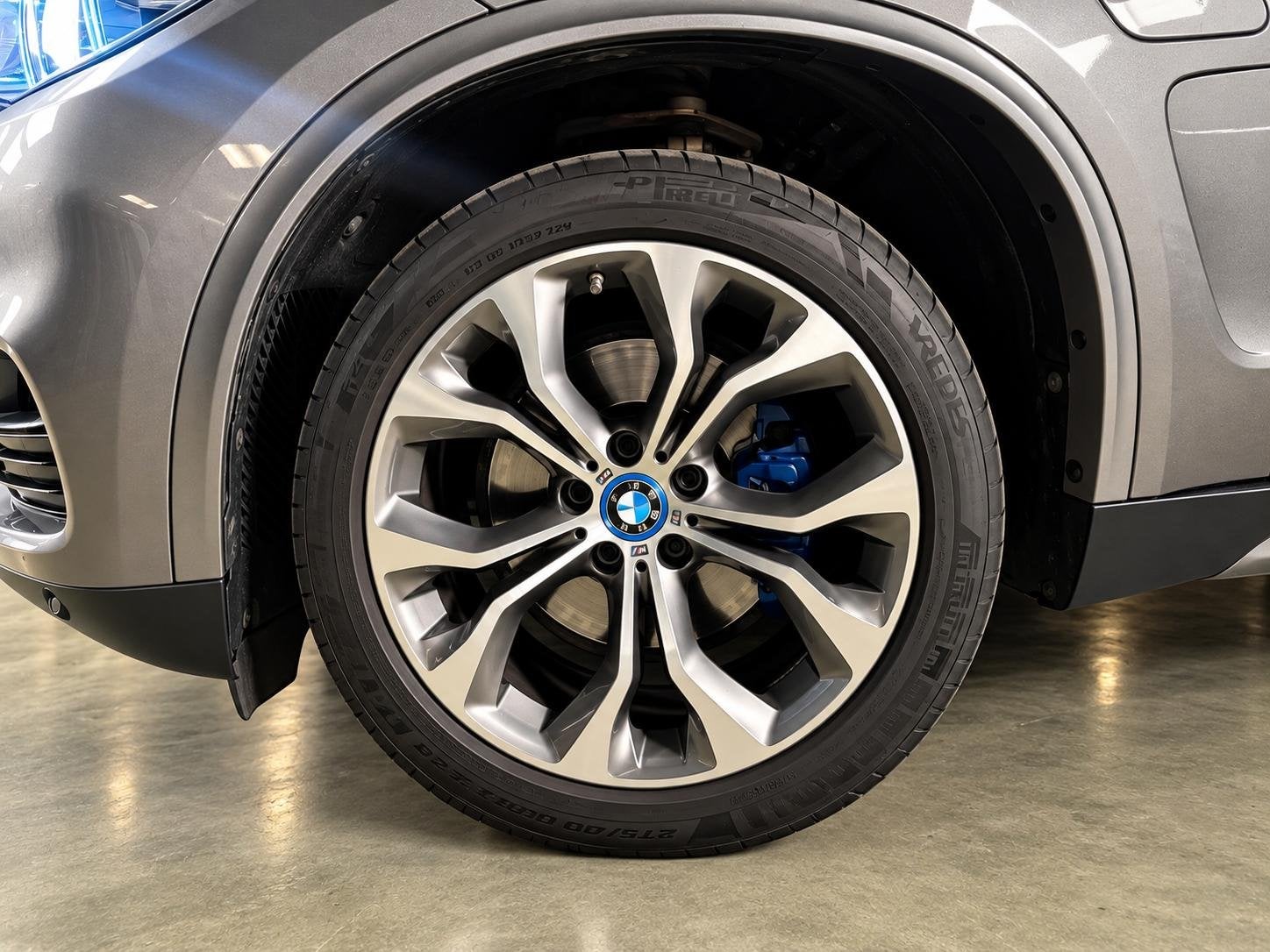 BMW X5 xDrive iPerformance l Pano l SOH 95% l trekhaak l 20, Gebruikt, Bedrijf, Vierwielaandrijving, 313 pk