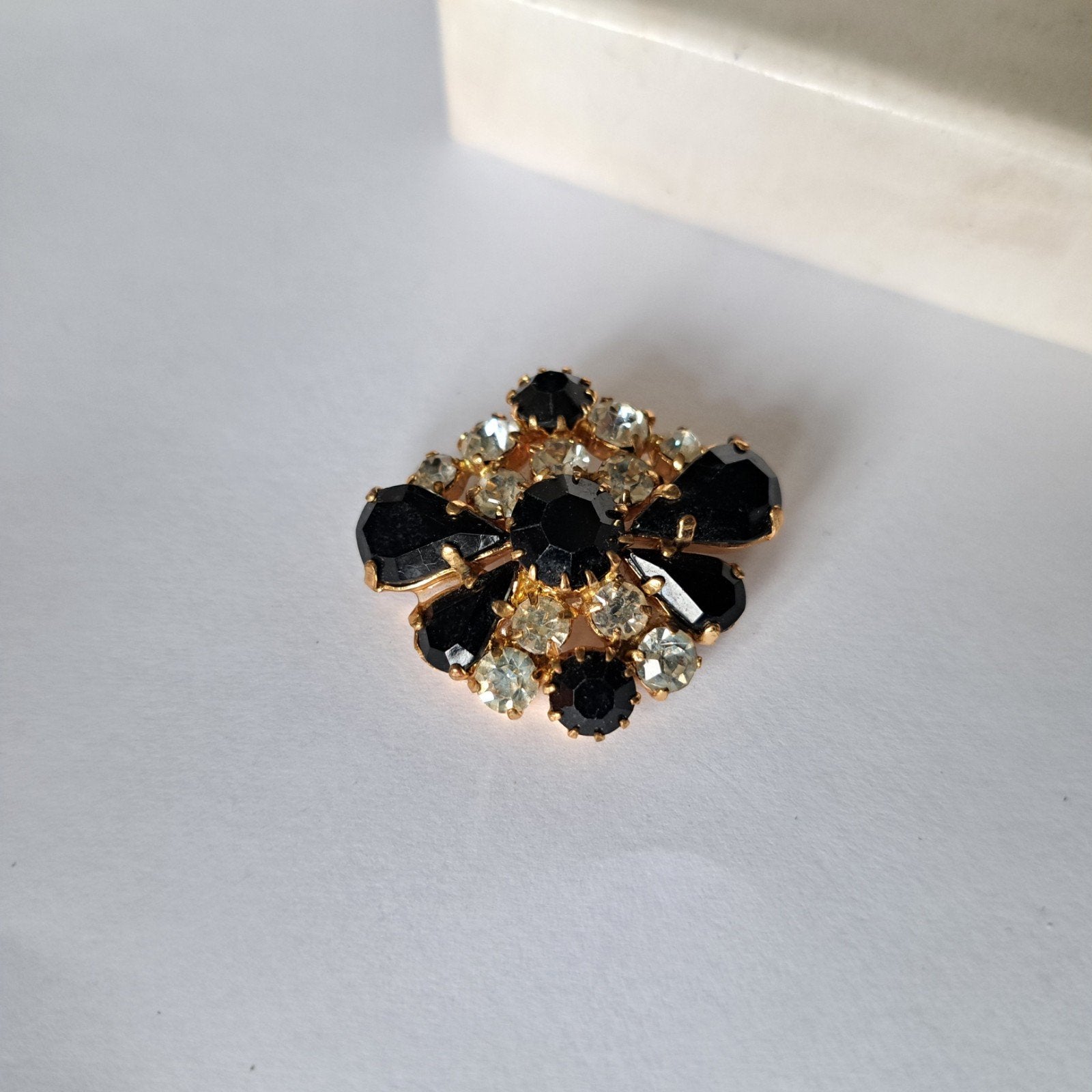 antiek oude broche geslepen steentjes, Sieraden, Tassen en Uiterlijk, Antieke sieraden, Verzenden, Overige materialen, Broche